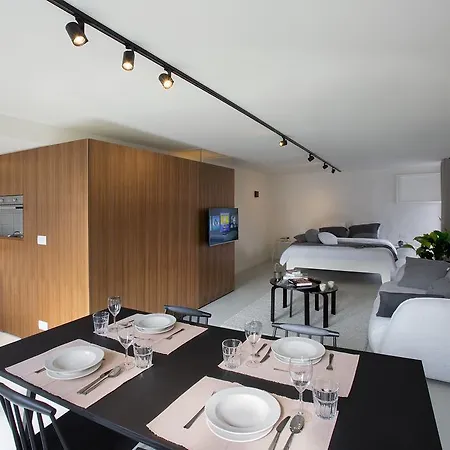 Snooz Ap & Business Flats